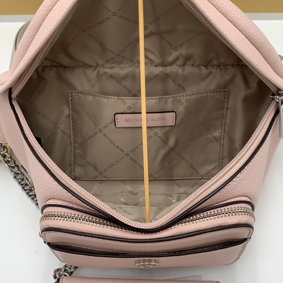 MICHAEL KORS
Maisie Large Pebbled Leather 2-in-1 Waistpack Fannypack Crossbody - Picture 15 of 16
